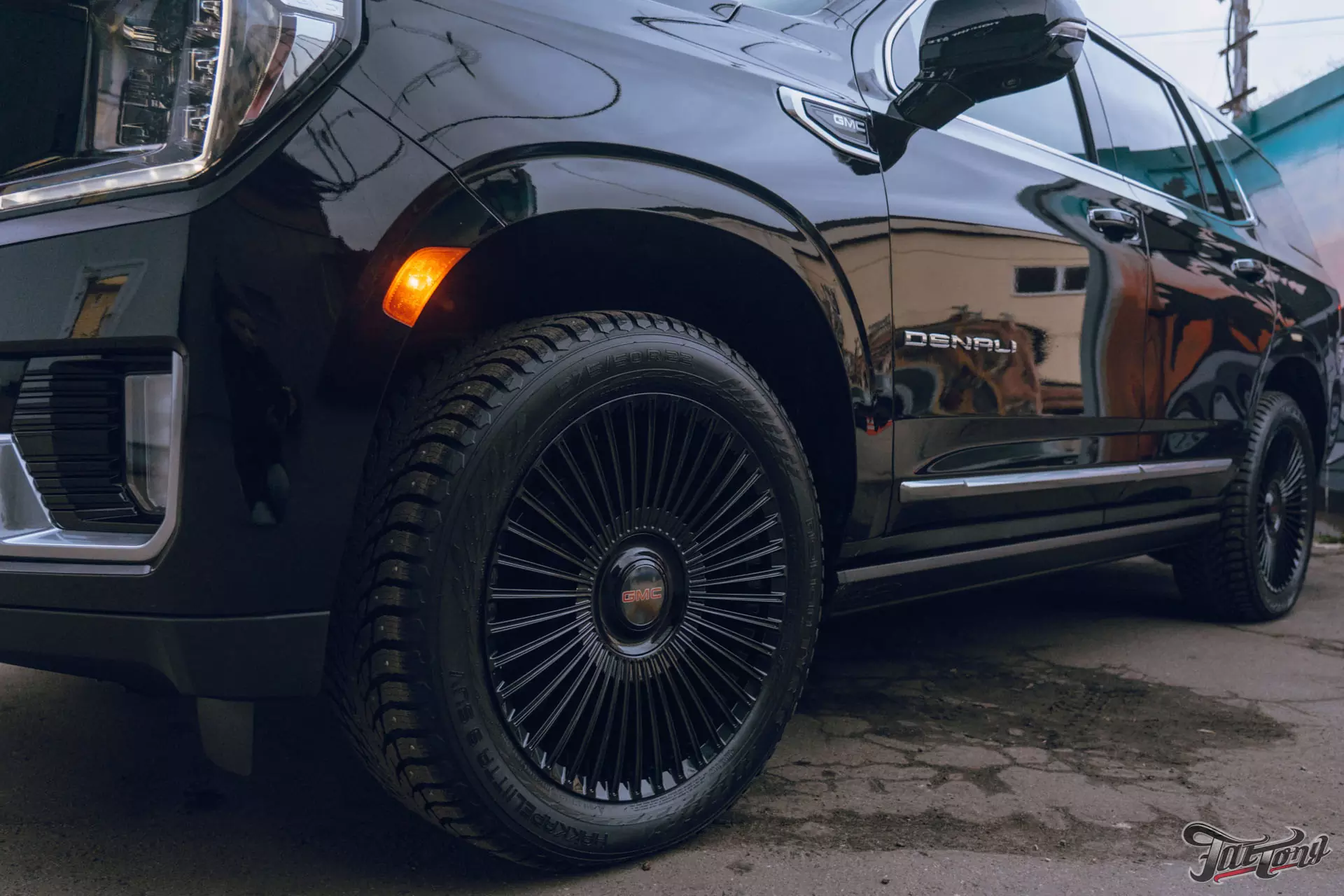 Новые кованые диски и Шиномонтаж на вибростенде для GMC Yukon